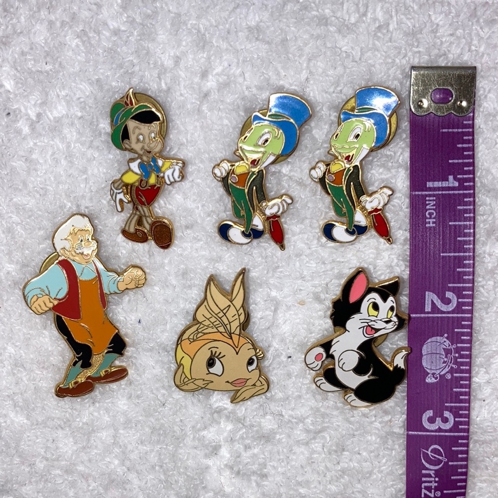 Disney Pinocchio trading pins gepetto, figaro, Jiminy, Cleo